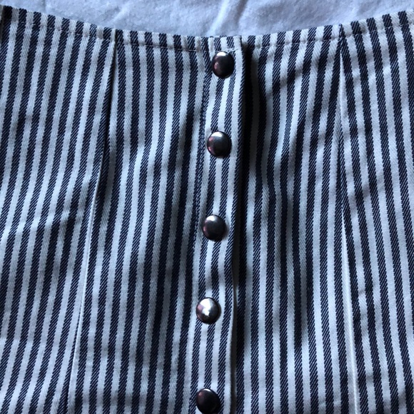 Reformation Size XS button you mini skirt - Picture 2 of 6